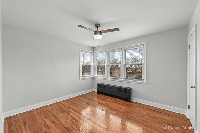 Building Photo - 2721 W Berwyn Ave