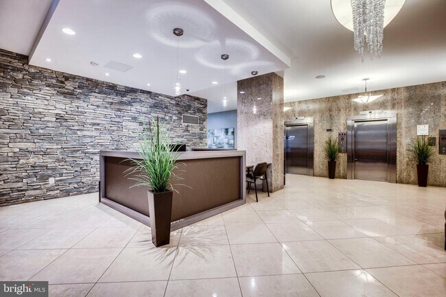 Building Photo - 1011 Arlington Blvd