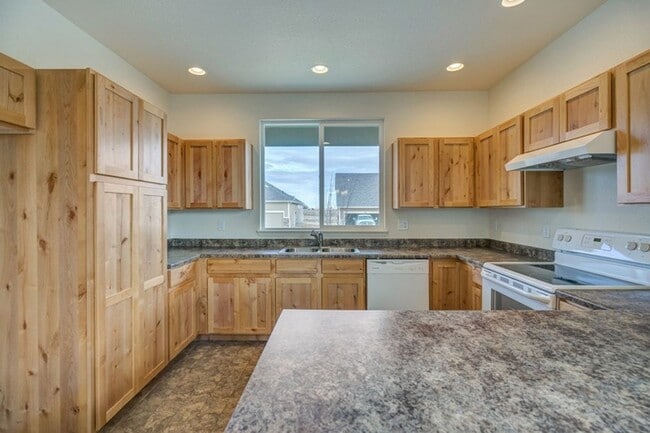 Building Photo - Raindance Community 4-Bedroom, 2.5-bath home in Windsor, CO