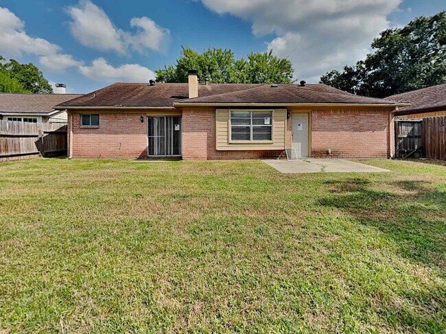 Building Photo - 6946 Maple Fox Dr