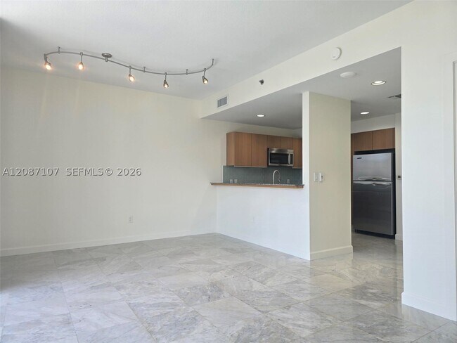 Building Photo - 1060 Brickell Ave