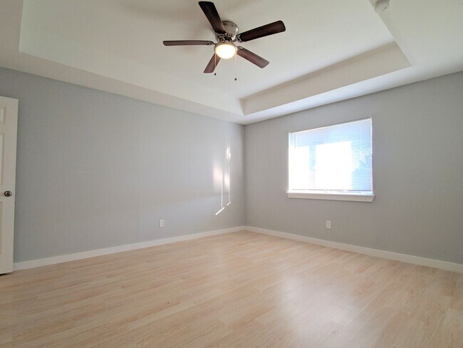 Building Photo - 15215 Peachmeadow Ln