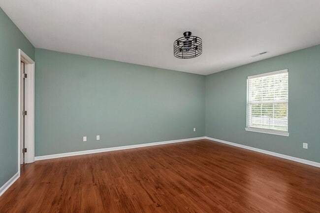 Building Photo - Updated 3 Bedroom Ranch on a Cul-De-Sac in...