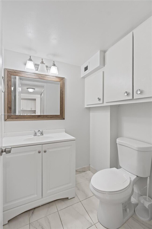 Building Photo - 1830 Dixieana St