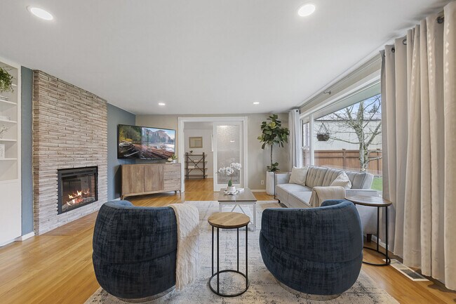 Building Photo - 1627 E Broadway