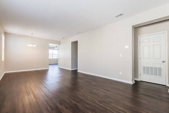 Building Photo - 425 Chimney Rock Dr