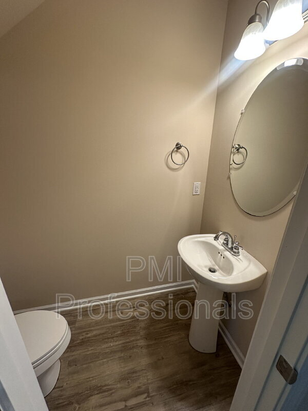 Building Photo - 308 Dill Ln