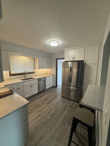 Kitchen - 1202 Knollcrest Dr