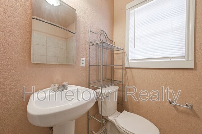 Building Photo - 1605 NW 29th St