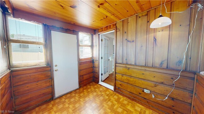 Building Photo - Gorgeous 3 bd, 2 bath South Euclid Home Awaits!