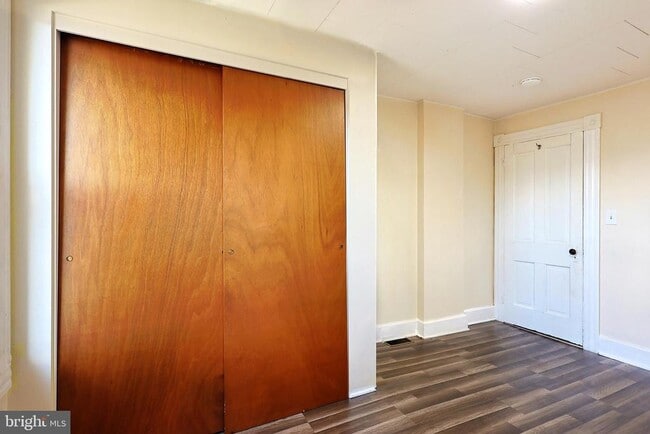 Building Photo - 113 Grand Ave