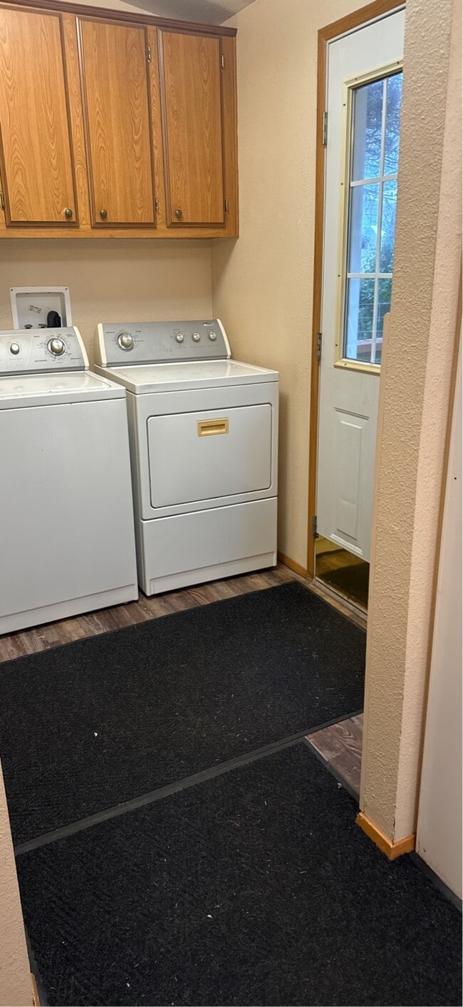 Building Photo - 103 SE 145th Dr