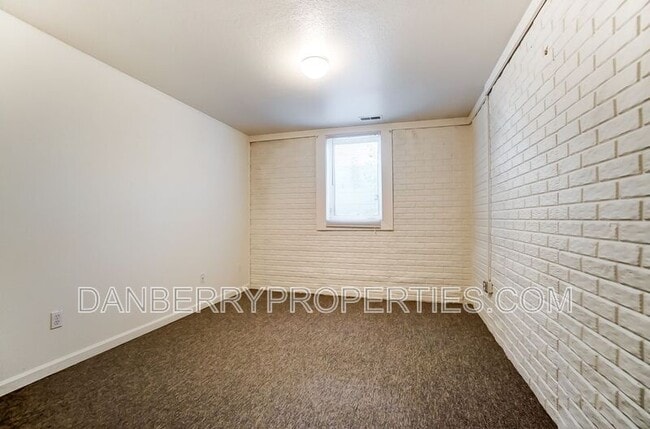 Building Photo - 3704 Willow Run Dr