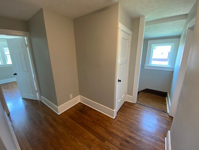 Building Photo - Fully Remodeled 3Bedroom House!