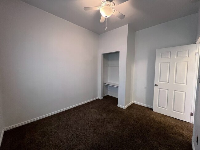 Building Photo - 923 S 400 E