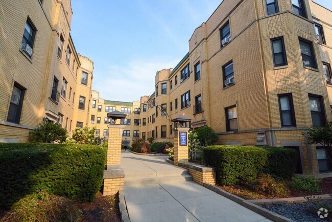 Building Photo - 2322 N Rockwell St