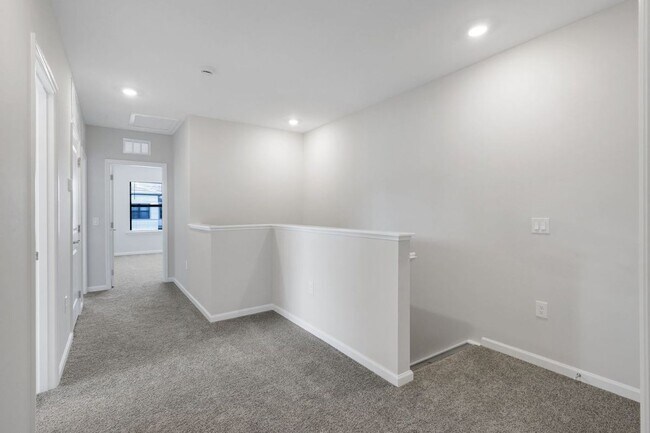 Building Photo - 27907 Radiant Ct