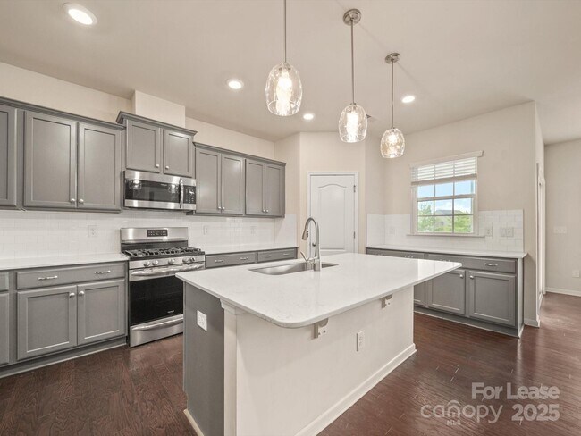 Building Photo - 1067 Winnett Dr