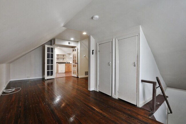 Building Photo - Awesome House for your Large Group - HUGE HOUSE with 3 Floors - 3 Kitchens, 3 Bathrooms, Awesome ...