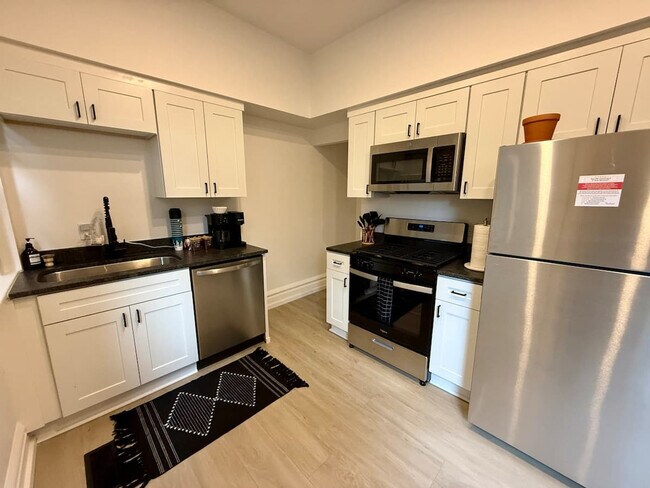 Building Photo - 309-311 West 4th Avenue-SI ID1265639P