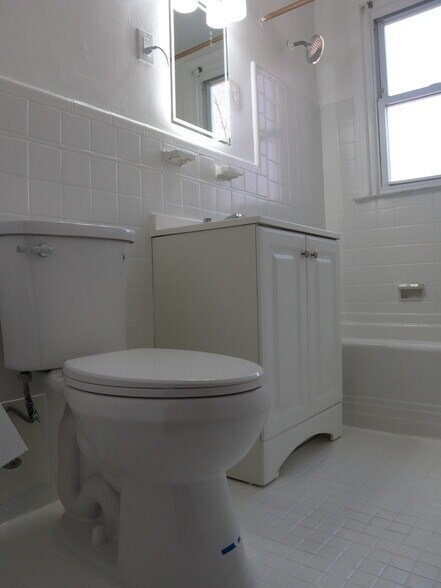 Building Photo - 5950 Bennington St