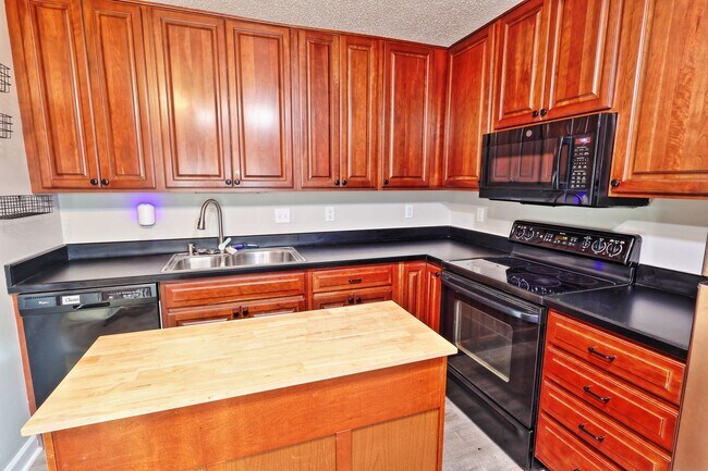 Building Photo - Spacious 3-Bedroom Attached Villa with Finished Basement & Private Fenced Yard!