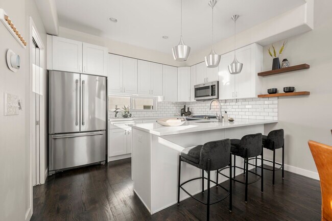 Building Photo - 1551 W 43rd Ave