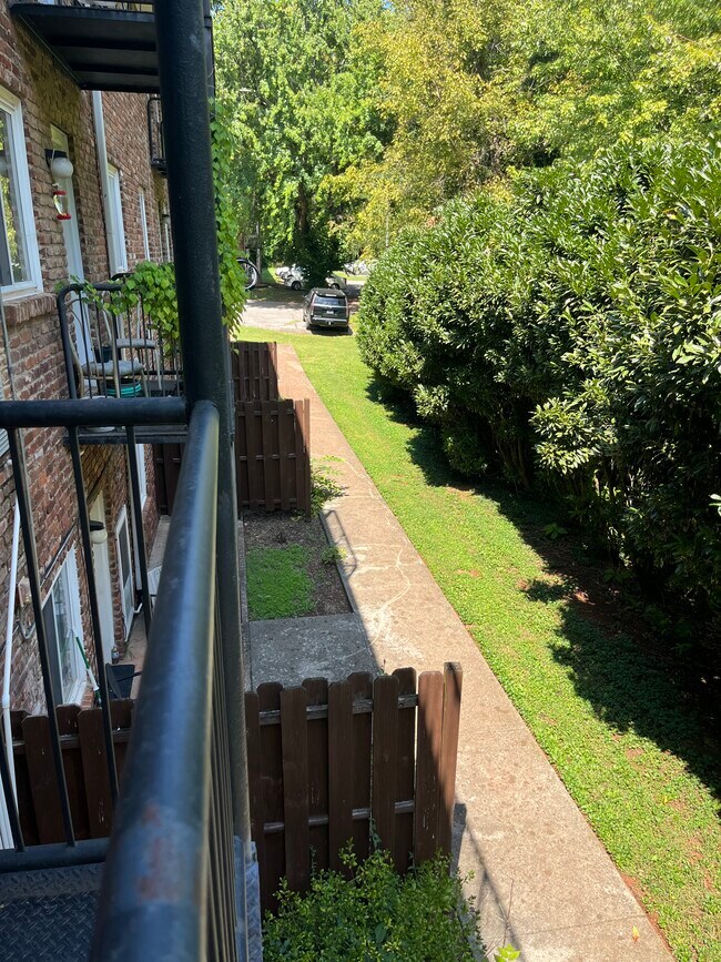 Building Photo - 480 E Red Bud Rd