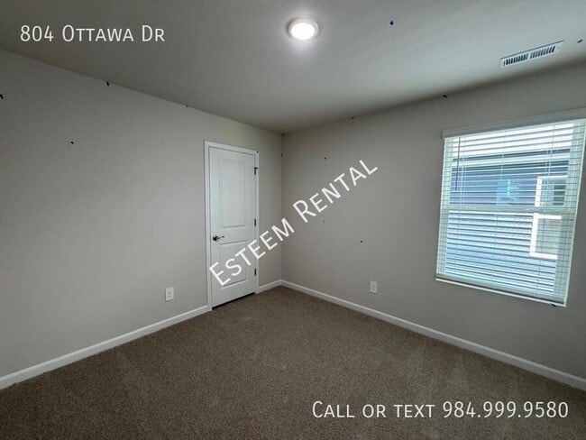 Building Photo - 804 Ottawa Dr