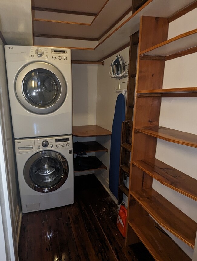 Building Photo - 5107 Dryades St