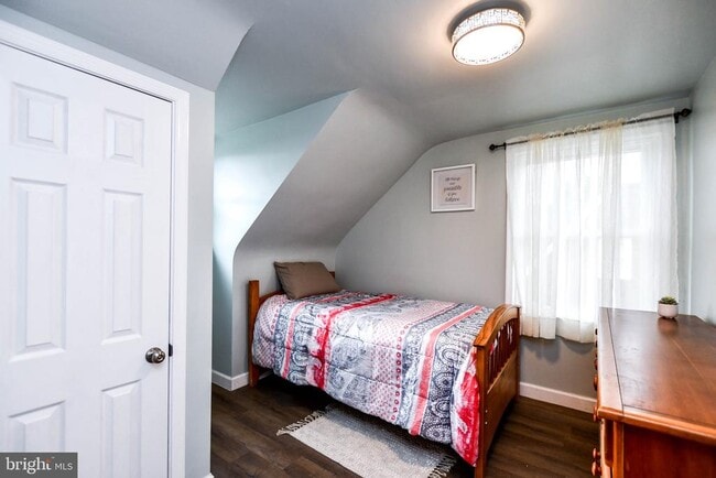 Building Photo - 3802 Cedar Dr