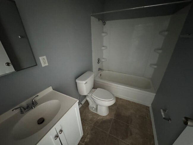 Building Photo - Warren Park 2 Bedroom Apartment with Balcony