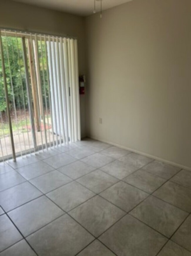 Building Photo - 10559 Chalmer St