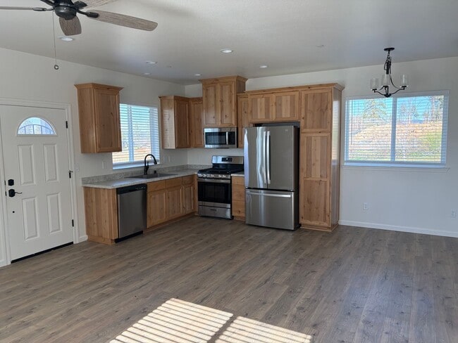 Building Photo - 1329 Taylor Ln