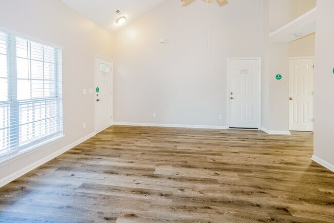 Building Photo - 3381 Chadbury Dr NW