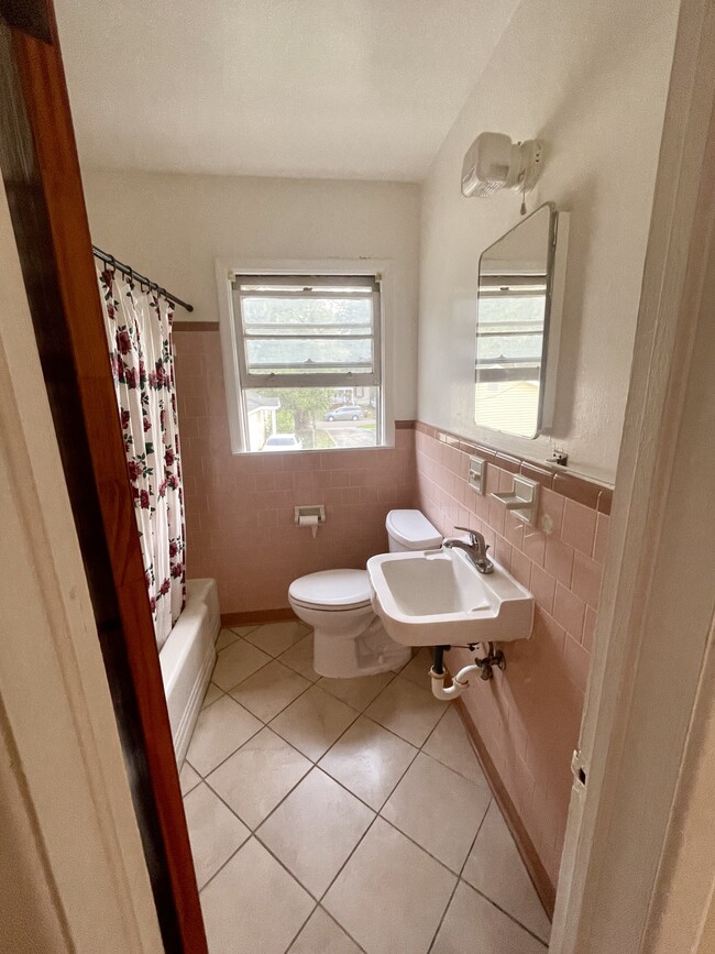 Building Photo - VP Real Estate 21
