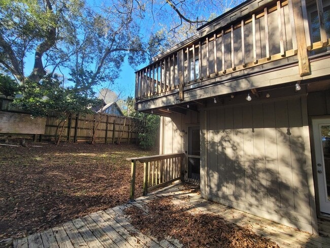 Building Photo - 1832 Fernando Ln