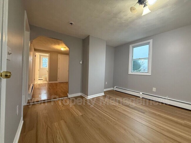 Building Photo - 26 Carlton St