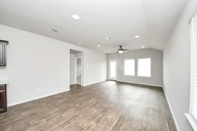 Building Photo - 16916 Rich Pines Dr