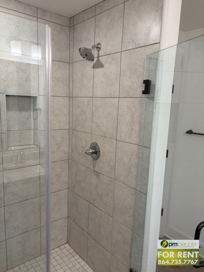 Building Photo - 3/2.5 Townhome in Excellent Greenville/Travelers Rest Location!