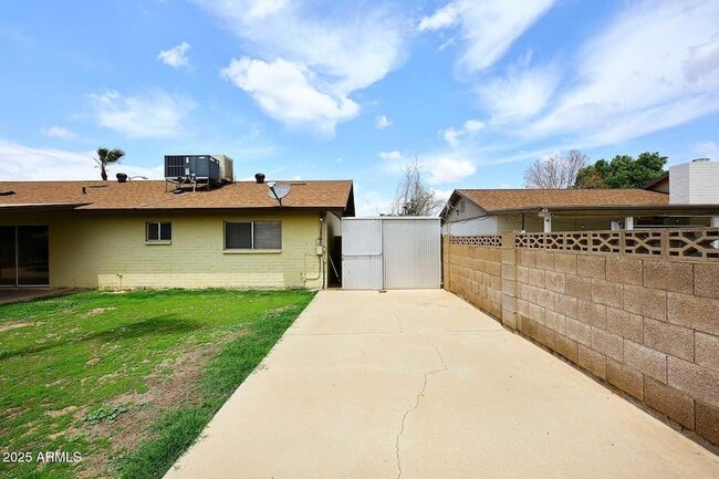 Building Photo - 617 E Calle Bolo Ln