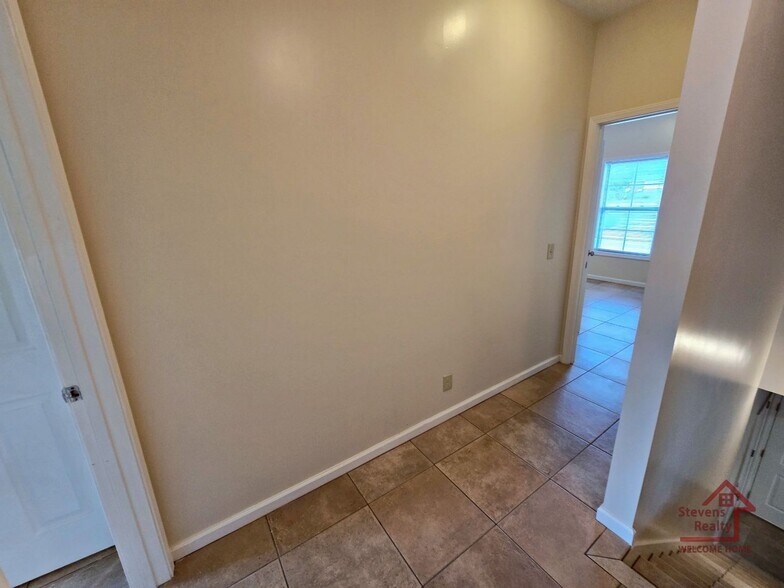 Building Photo - 1090 N Washington Ave