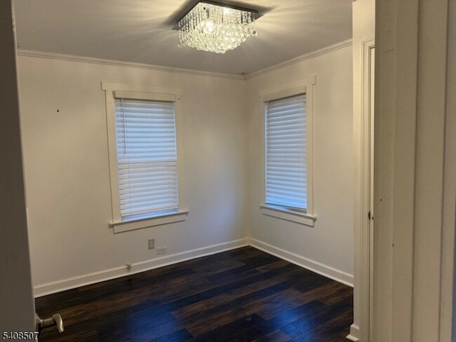 Building Photo - 11 Pine St