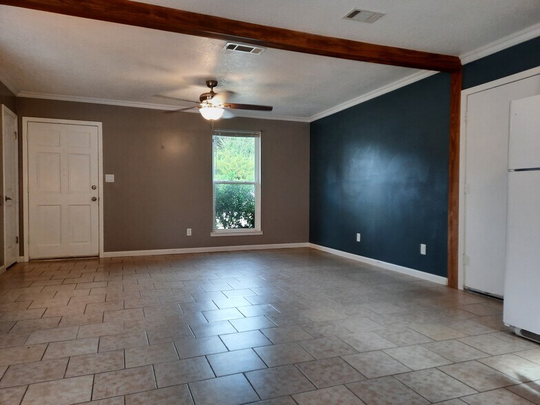 Building Photo - 3034 Stillwell Blvd