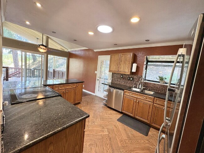 Building Photo - Charming 4-Bed by the Lake in Morgan Hill