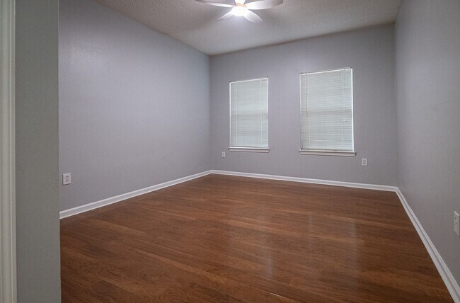 Building Photo - Available for Immediate Move in!  Gorgeous 2 Bedroom Condo with Garage on the 1st Floor!