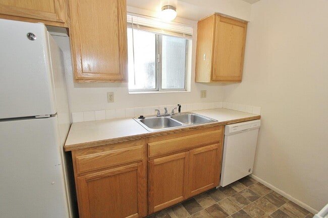 Building Photo - 733 N 28th St