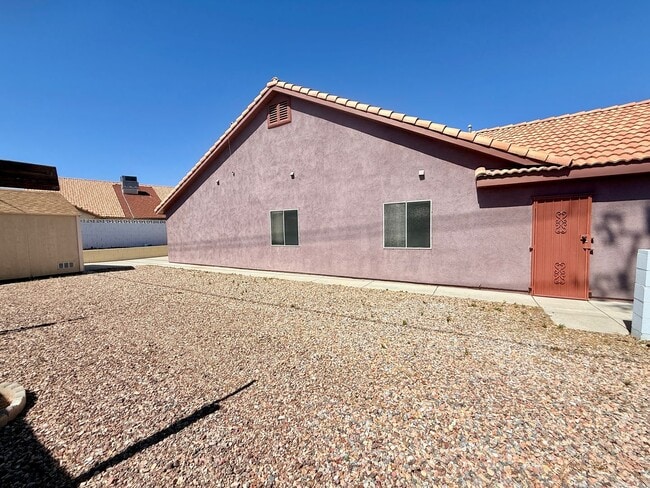 Building Photo - Spacious 4-Bedroom, 2-Bathroom Single-Stor...