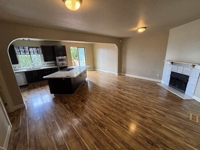 Building Photo - 13392 SE Autumnwood Ln