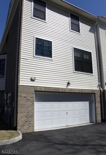 Building Photo - 64 Bloomfield Ave